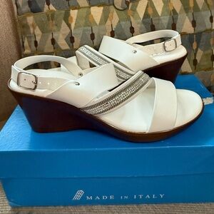 New nib Italian shoemakers White Wedge Sandals leather sz 7.5